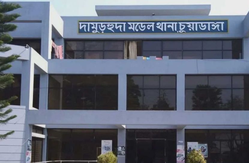 প্রকাশ্যে বৃদ্ধের বুকে লোহার শিক ঢুকিয়ে হত্যা