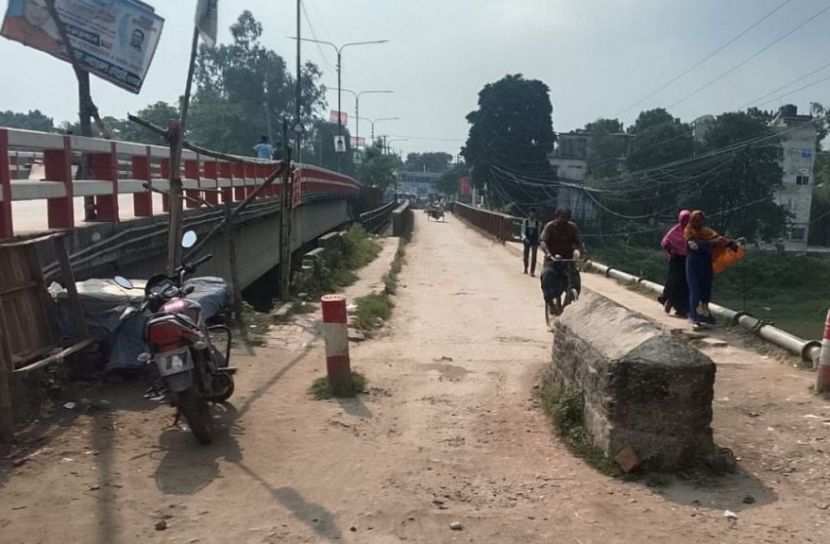সংস্কারের অভাবে নষ্টের পথে ছোট যমুনার ব্রীজ