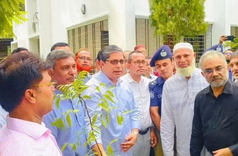 ফরিদপুরে প্রতিমন্ত্রী  শাহ আলমের মতবিনিময় ও বৃক্ষরোপণ