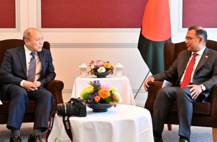 প্রধানমন্ত্রীর সঙ্গে বৈঠকে ইউনিক্লোর শীর্ষ নির্বাহীরা, বাংলাদেশে বিনিয়োগ সম্প্রসারণের আহ্বান