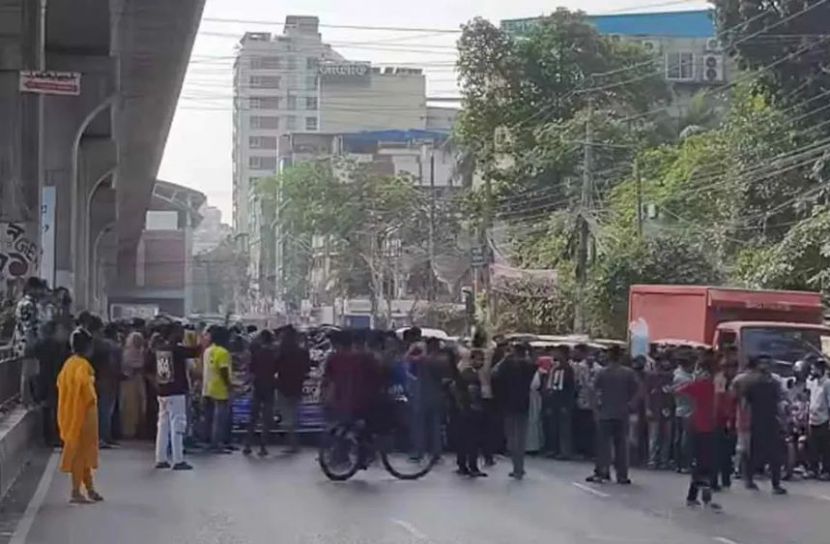 দুই ঘণ্টা পর মিরপুর-১০ সড়ক ছাড়লেন পোশাক শ্রমিকরা