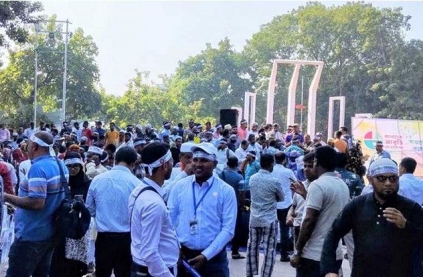 Primary teachers are at Shaheed Minar