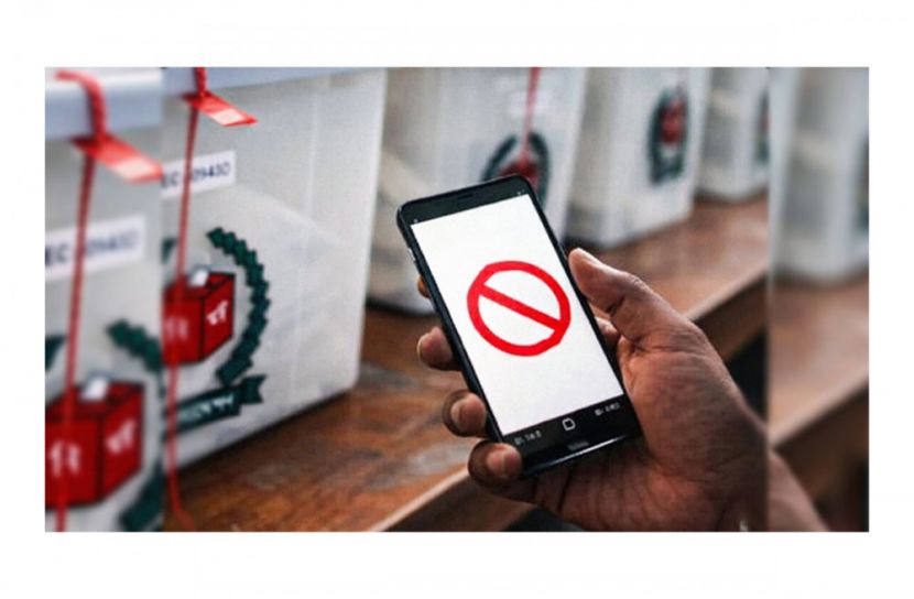 Mobile phone allowed inside the centers: EC