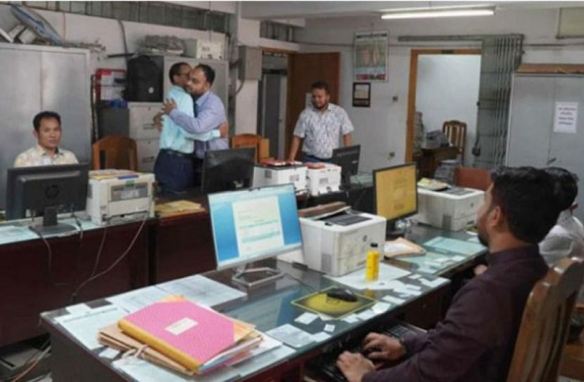Offices, courts resume services