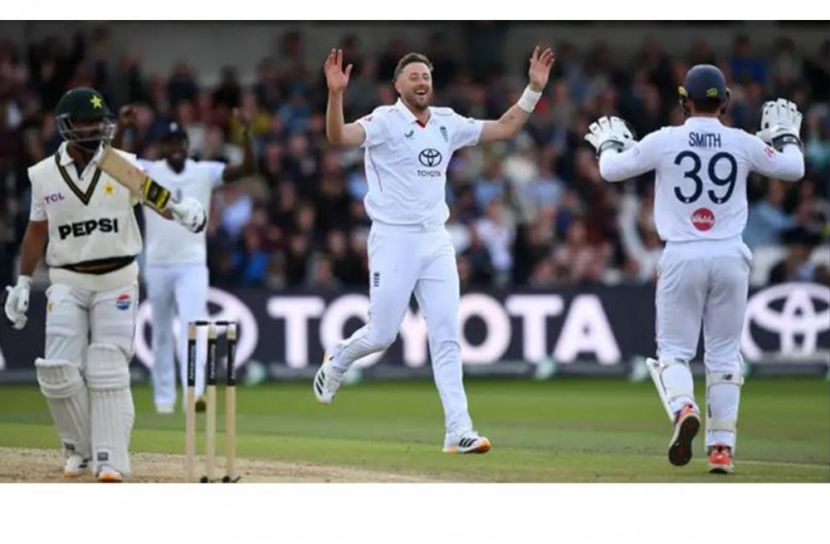 England sweep Pakistan 3-0 in test series.