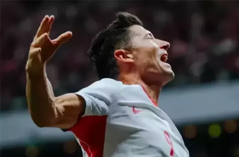 Lewandowski hat-trick as Poland thrash Romania 6-0