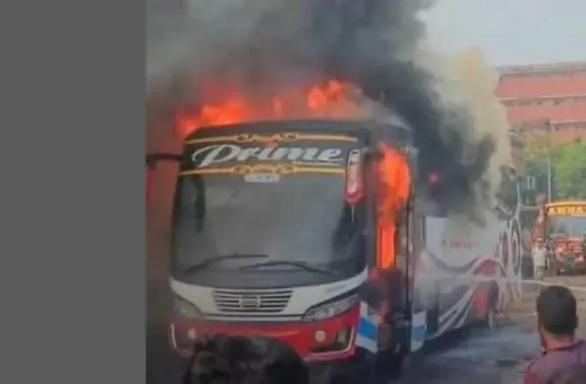 Parked AC bus catches fire near Mohakhali terminal