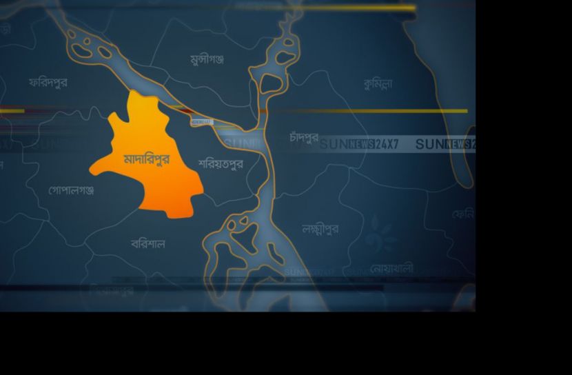 পদ্মায় বিলীন শিবচরের ইউনিয়ন পরিষদ ভবন