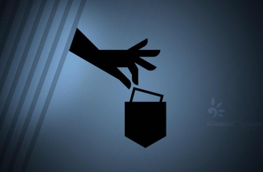 অস্ত্রের মুখে শিক্ষিকার গলার চেইন ছিনতাই